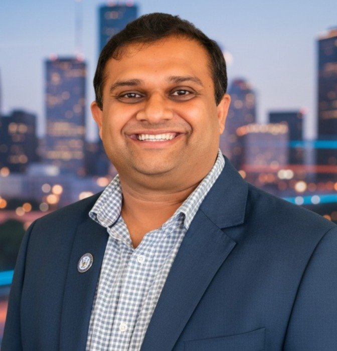 Photo of Dr. Ravi Brahmbhatt, board member at RookiGuru